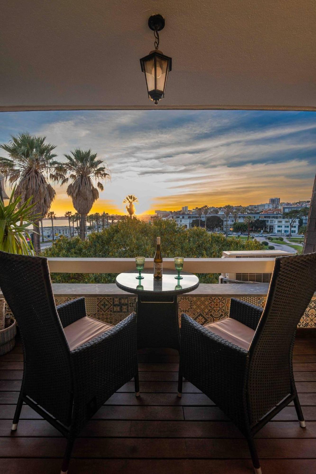 Sea View W Balcony 2 Mins Walk To Beach & Casino Estoril Exterior photo